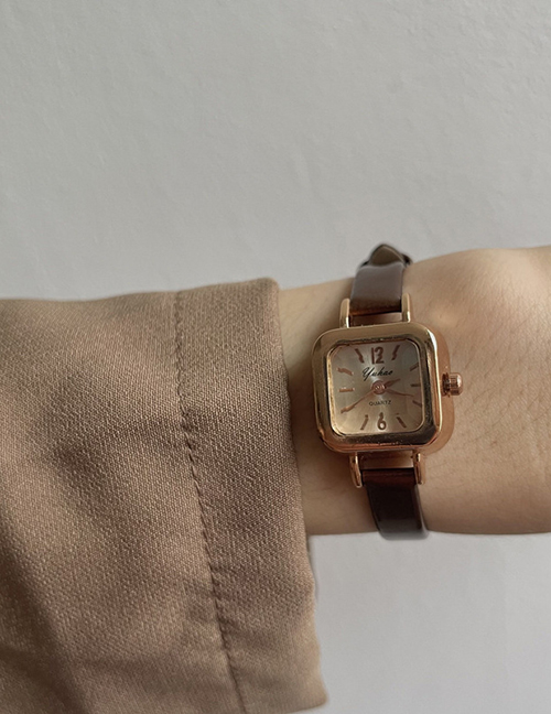 Reloj Cuadrado Romano Digital Watch (cargado)
