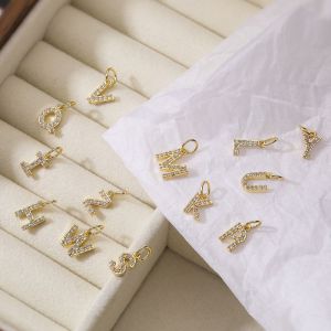 Colgante De 26 Letras De Cobre Bañado En Oro Con Incrustaciones De Circonio
