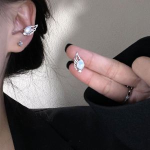 Ear Cuff De Aleación Con Forma De Ala De Diamante