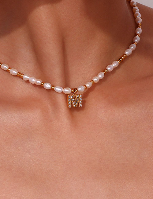 Collar De Alfabeto De Diamantes Con Cuentas De Perlas Chapadas En Oro En Acero De Titanio