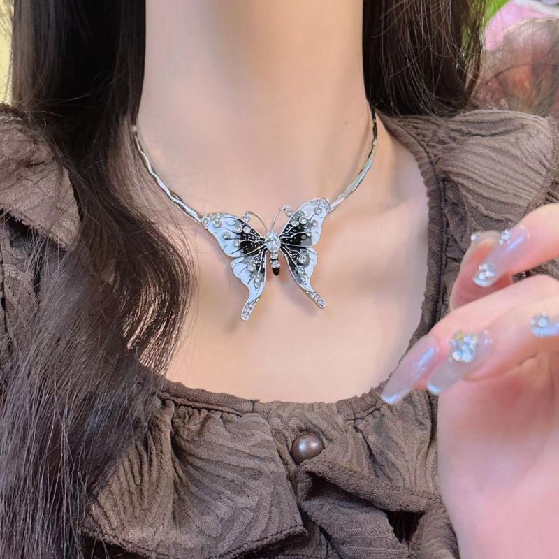 Collar De Mariposa Con Gota De Aceite Y Diamantes De Aleación