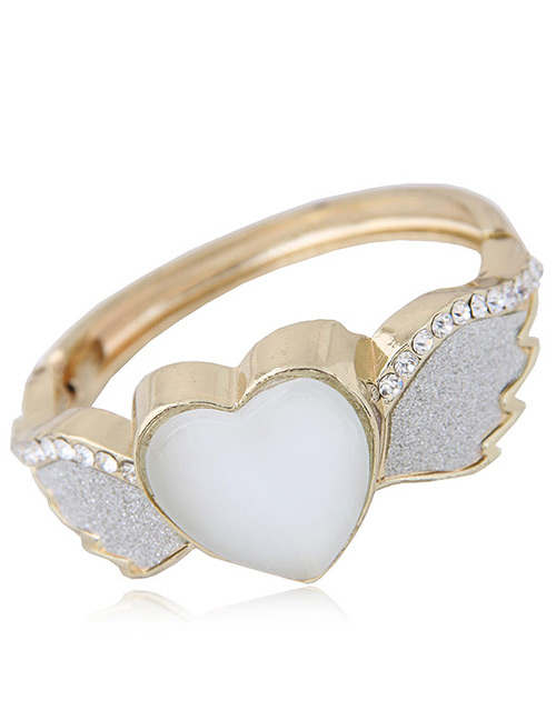 Lovely White Heart Sahpe Decorated Bracelet