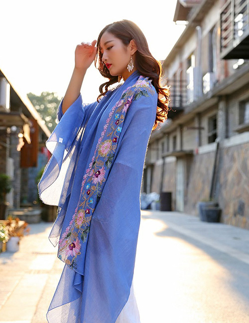 Fashion Blue Embroidery Flower Decorated Scarf