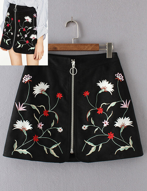 Fashion Black Embroidery Flower Decorated Skirt