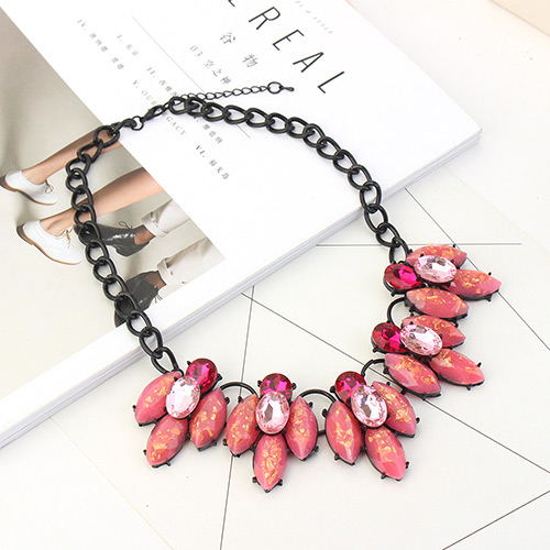 Trendy Pink Oval Shape Diamond Decorated Necklace