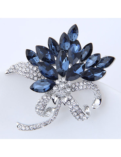 Elegant Blue Oval Shape Diamond Decorated Brooch