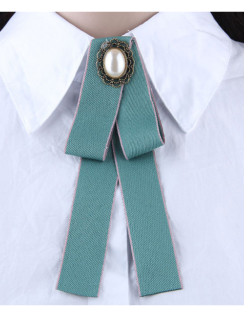 Elegant Green Oval Shape Decorated Brooch
