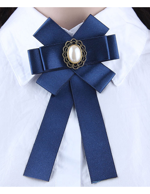 Elegant Blue Flower Shape Decorated Brooch