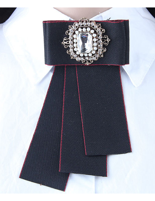 Fashion Black+white Diamond Decorated Brooch