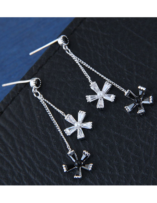 Elegant Silver Color Flower Shape Decorated Earrings