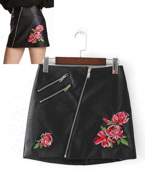Fashion Black Embroidery Flower Decorated Skirt