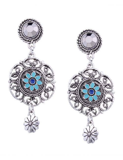 Vintage Silver Color Flower Shape Decorated Earrings