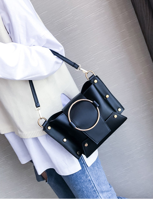 Elegant Black Circular Ring Decorated Shoulder Bag