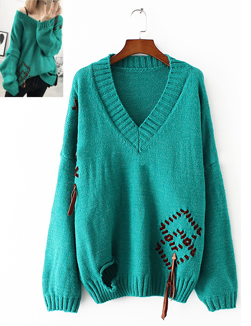 Vintage Green Hole Shape Decorated Sweater