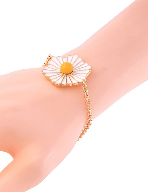 Fashion White Daisy Decorated Bracelet