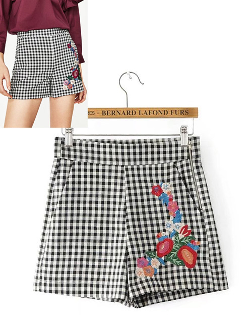 Fashion Gray Grid Pattern Decorated Shorts
