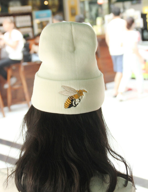 Lovely White Bee Shape Decorated Cap