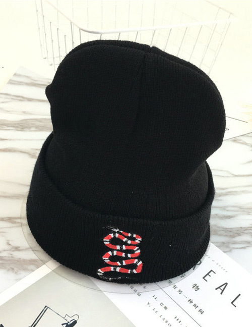 Fashion Blac+red Embroidery Snake Decorated Hat