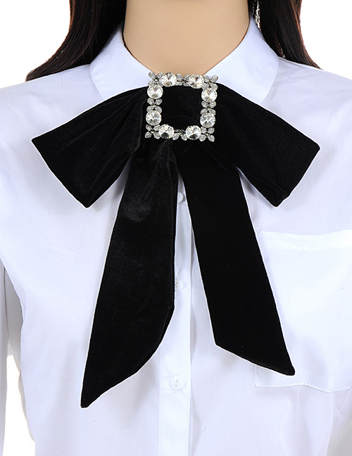 Elegant Black Square Shape Decorated Bowknot Necklace