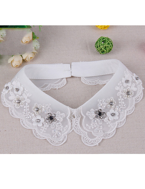 Elegant White Flower Shape Decorated Fake Collar