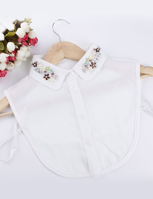 Lovely White Flower Shape Decorated Fake Collar