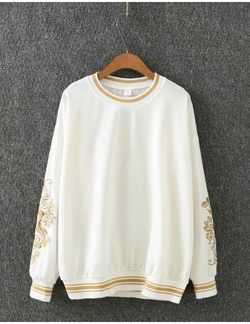Fashion White Embroidery Flowers Decorated Sweater