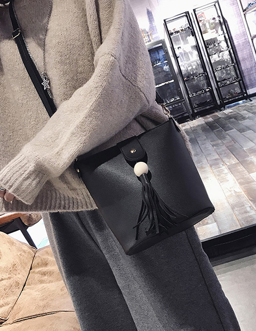 Fashion Black Tassel Decorated Pure Color Shoulder Bag