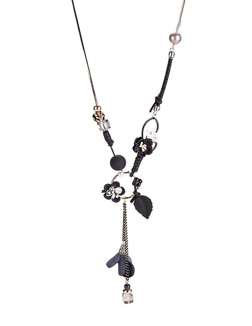 Fashion Black Flower Pendant Decorated Long Necklace