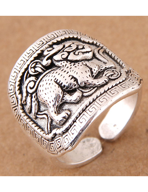 Elegant Antique Silver Lion Pattern Decorated Pure Color Ring
