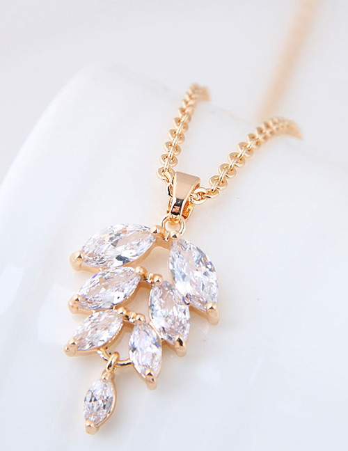 Elegant Gold Color Leaf Shape Pendant Decorated Necklace