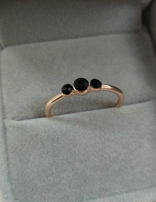 Fashion Black Diamond Decorated Simple Ring