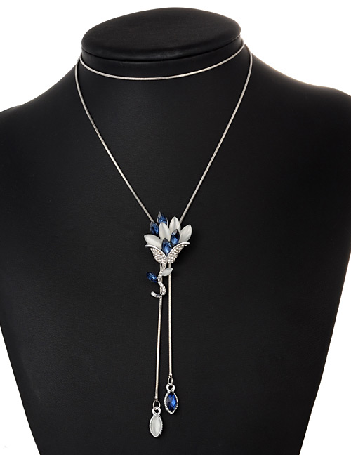 Fashion Navy Flower Pendant Decorated Necklace