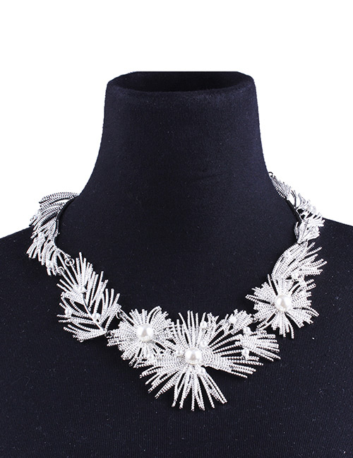 Fashion White Flower Shape Decorated Necklace