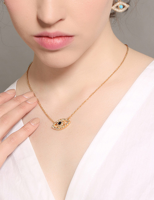 Fashion Gold Color Eye Pendant Decorated Necklace
