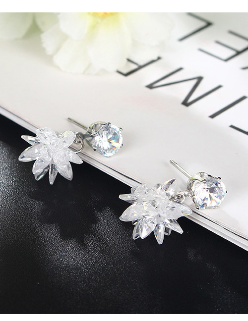 Elegant White Snowflake Shape Decorated Earrings