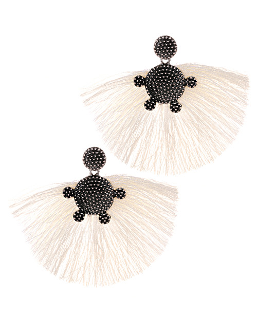 Elegant Beige Tortoise Decorated Tassel Earrings