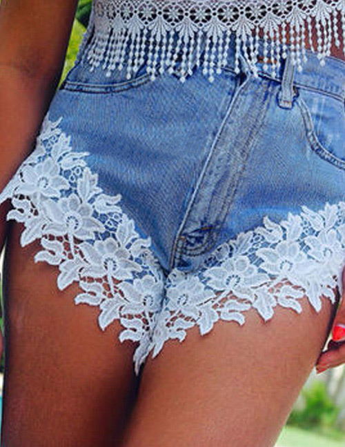 Fashion White Flower Pattern Decorated Short Pants