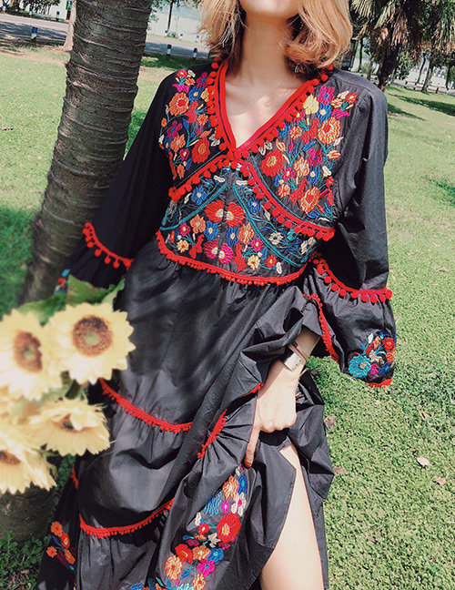 Fashion Black Embroidered Flower Decorated V Neckline Dress