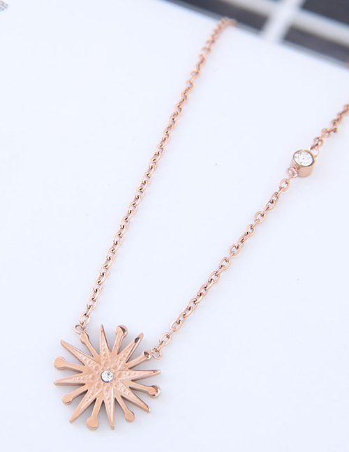 Fashion Rose Gold Flower Shape Pendant Decorated Necklace