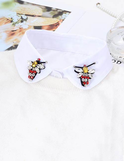 Fashion White Bee Shape Decorated Fake Collar