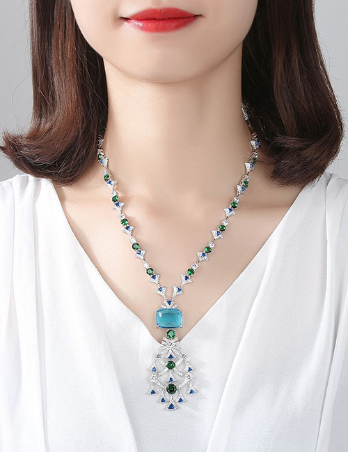 Fashion Blue Diamond Decorated Necklace
