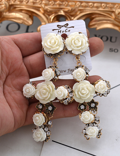 Fashion White Flower Shape Decorated Earrings