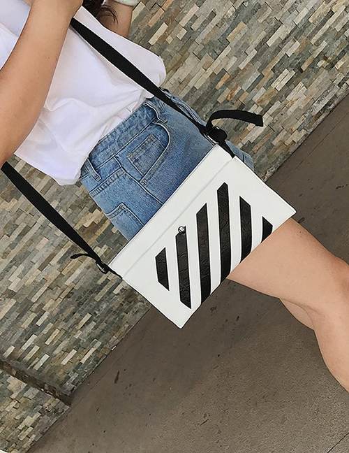 Fashion White Stripe Pattern Decorated Shoulder Bag