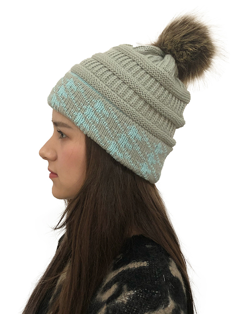 Fashion Light Gray Fuzzy Ball Decorated Knitted Hat