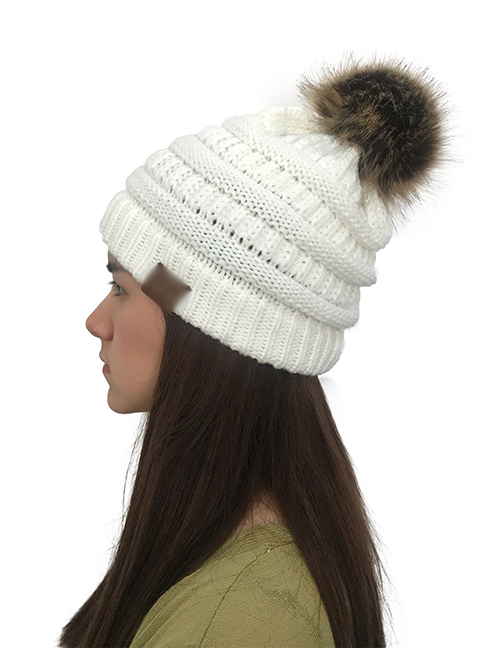 Fashion White Label&fuzzy Ball Decorated Knitted Hat