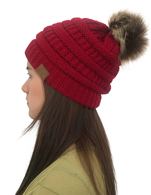 Fashion Red Label&fuzzy Ball Decorated Knitted Hat