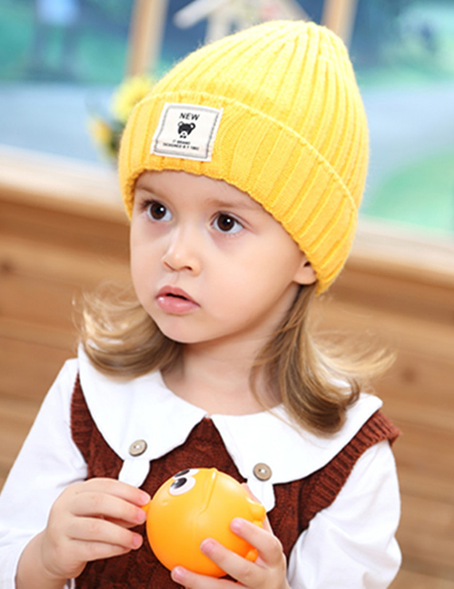 Fashion Yellow Label Decorated Pure Color Child Knitted Hat