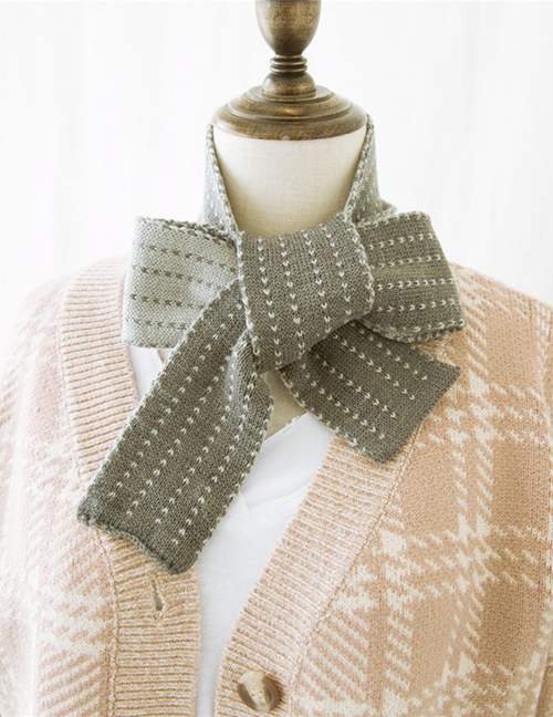 Fashion Gray Stripe Pattern Decorated Knitted Scarf