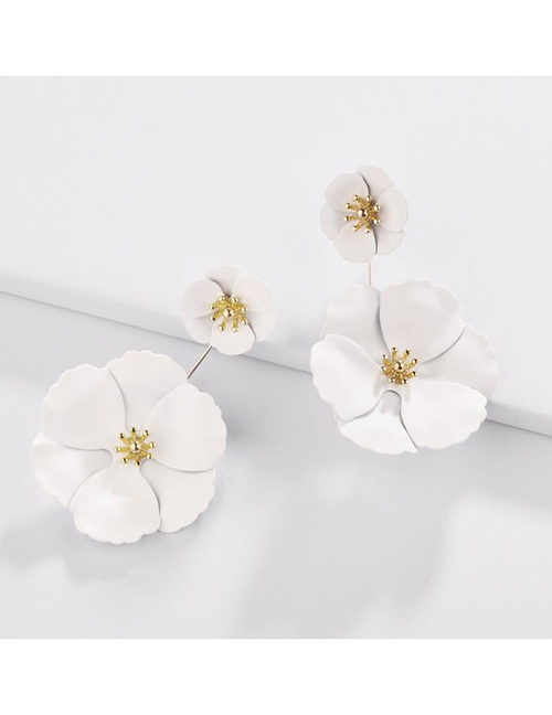 Fashion White Flower Shape Decorated Earrings