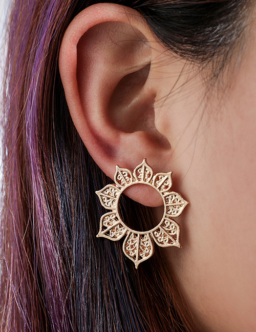 Fashion Gold Geometric Metal Openwork Flower Round Sun Flower Earrings